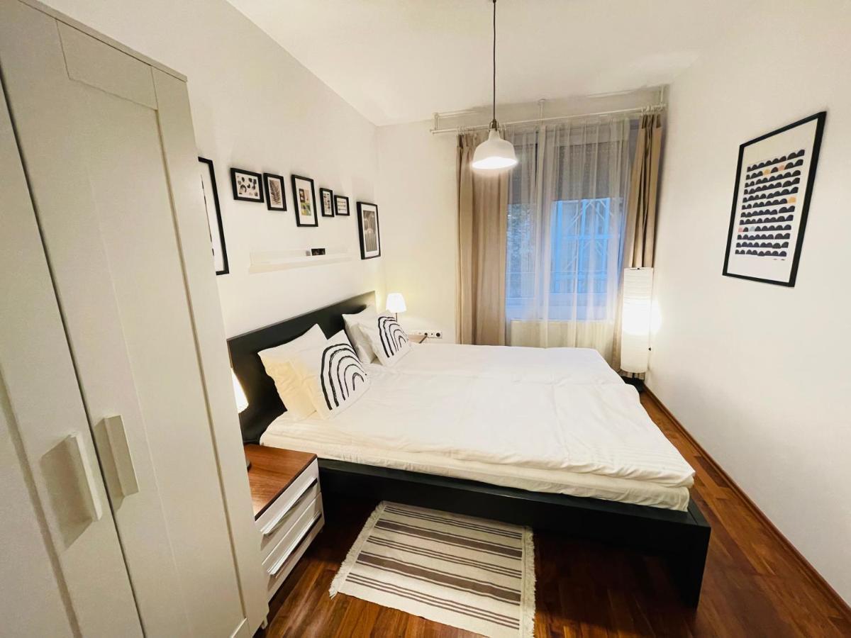 Peony Szekely Mihaly - Free Garage Apartament